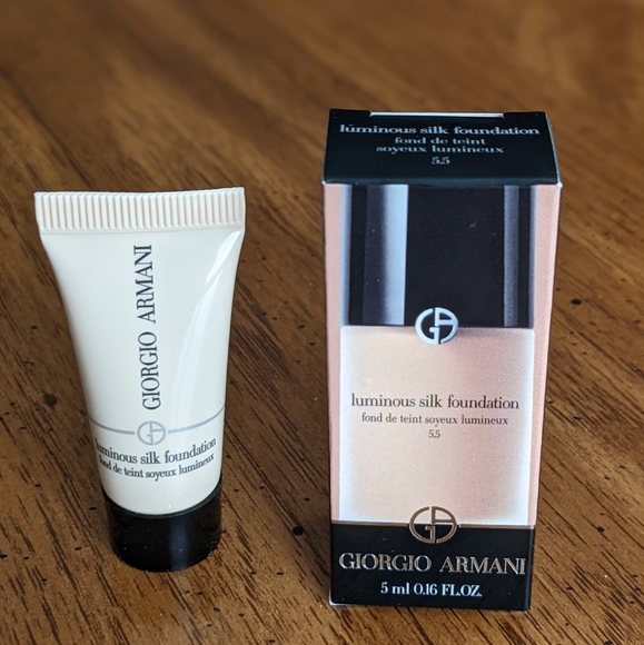 Giorgio Armani Other - Giorgio Armani Luminous Foundation *FIRM PRICE*